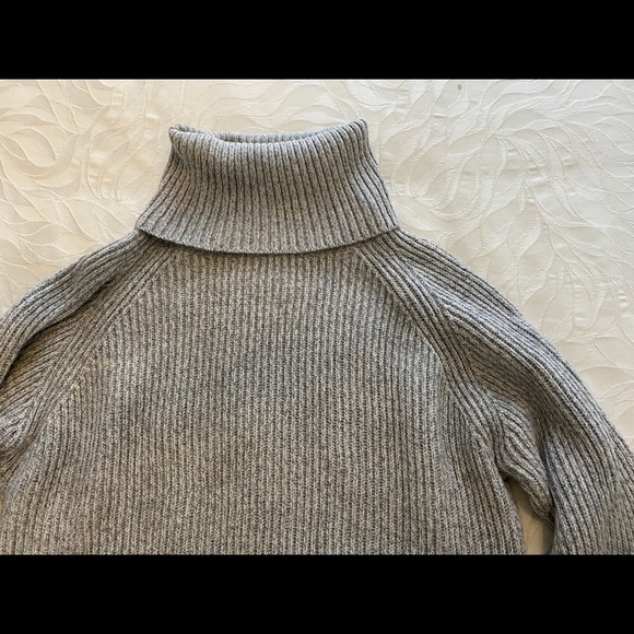 ‼️SOLD‼️Wilfred turtleneck! - Picture 3 of 5